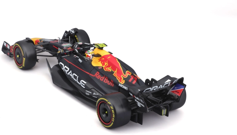 Combinație de metal și plastic pentru detaliu și durabilitate