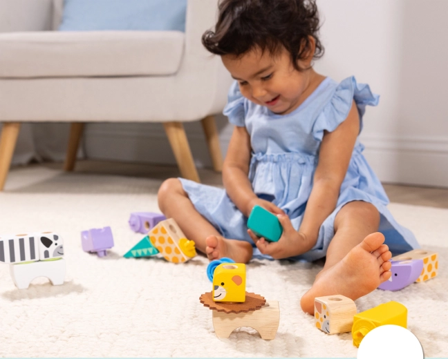 Piese mari din lemn pentru mânuțe mici