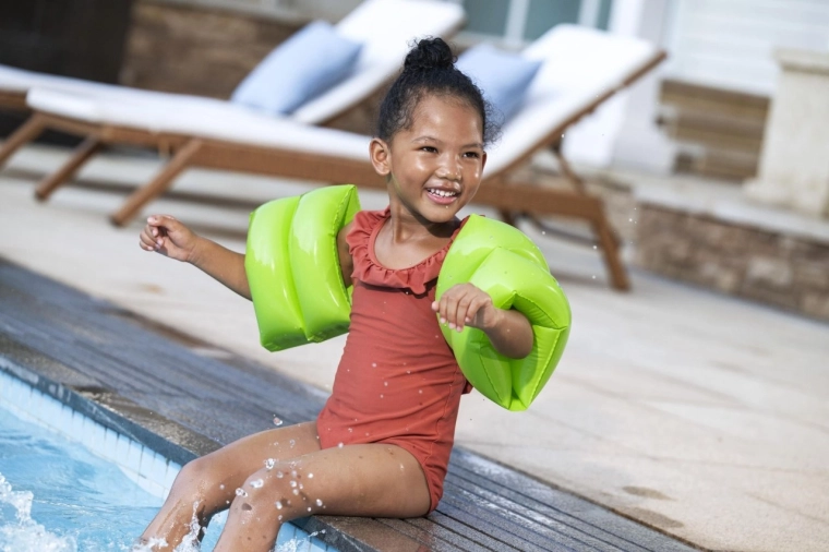 Vizibilitate ridicată la piscină și la mare