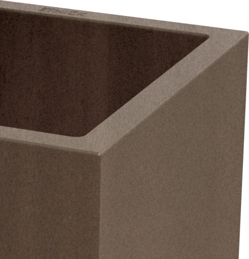 Plastic rezistent și suprafață netedă, mată