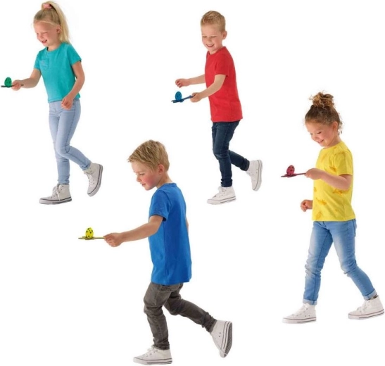 Cursă distractivă în aer liber pentru 4 copii