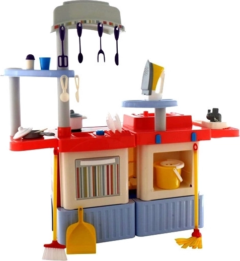 Accesorii bogate pentru joacă realistă