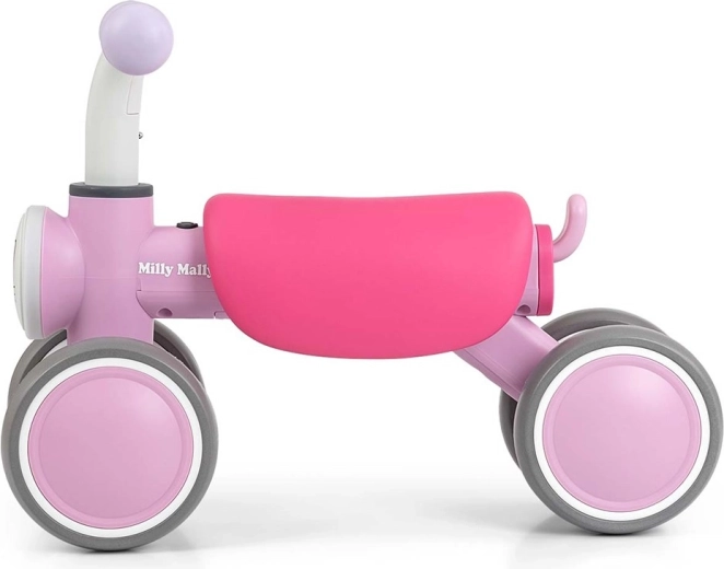 Design stabil pe patru roți pentru primele încercări de mers