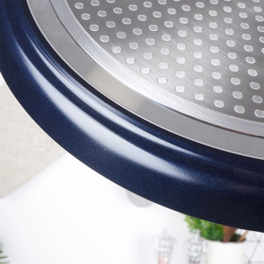 Bază pentru inducție și distribuție uniformă a căldurii