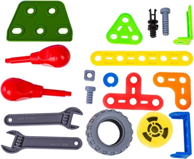 Accesorii bogate, inclusiv unelte
