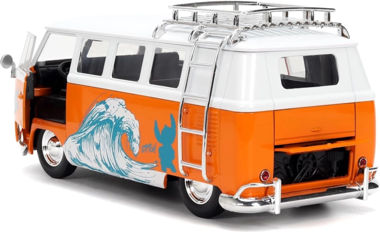 Uși care se deschid și interior realist