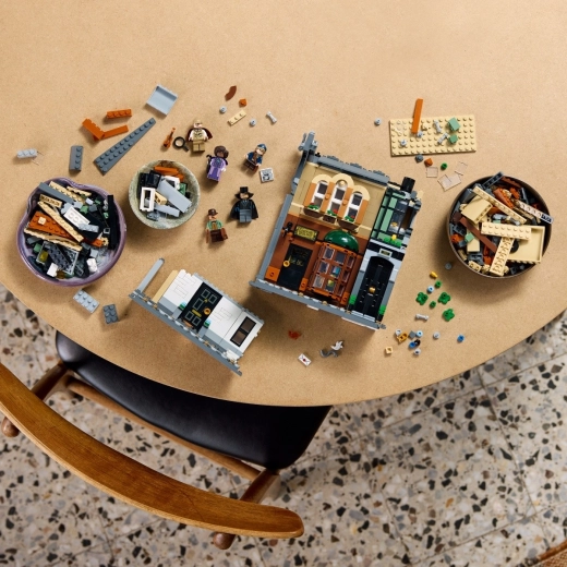 Construcție pentru adulți cu detalii bogate