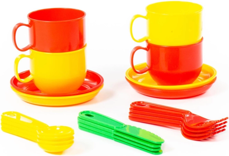 Echipare completă pentru 4 micuți meseni