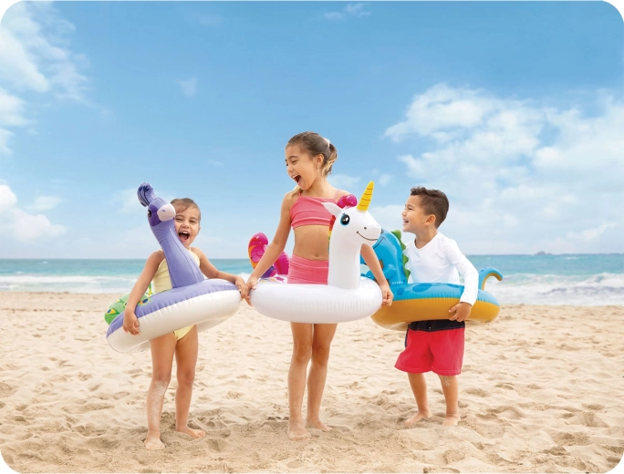 Distracție la piscină și la mare