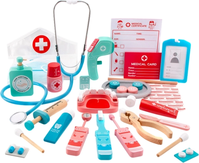 Set medical din lemn Micul doctor cu bonetă