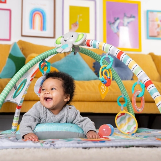 Jucării detașabile și suport pentru tummy time