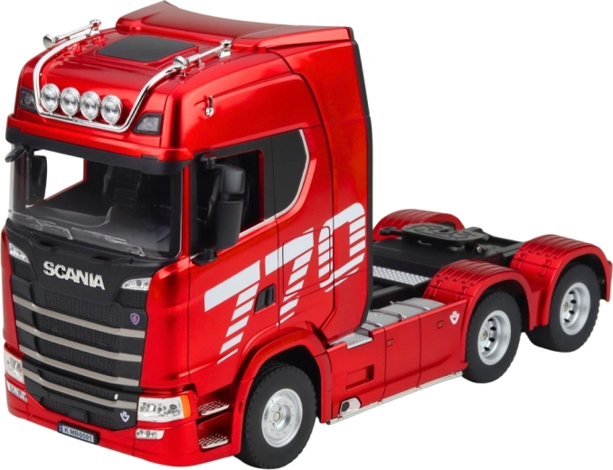 Detalii realiste și aspect metalizat lucios