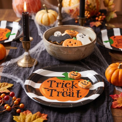Farfurii de hârtie pentru Halloween cu dovleac Trick or Treat, 23 cm - 8 bucăți