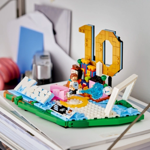 Minifigurina lui Lionel Messi și plăcuță de colecție