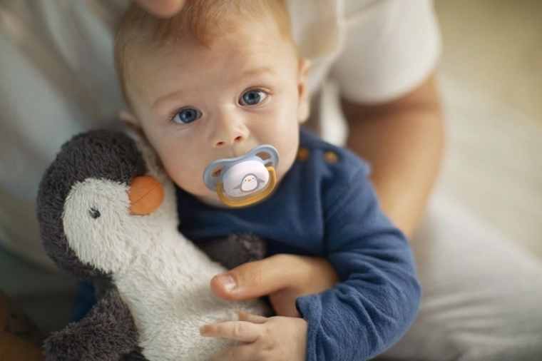 Cutie pentru sterilizare și transport inclusă