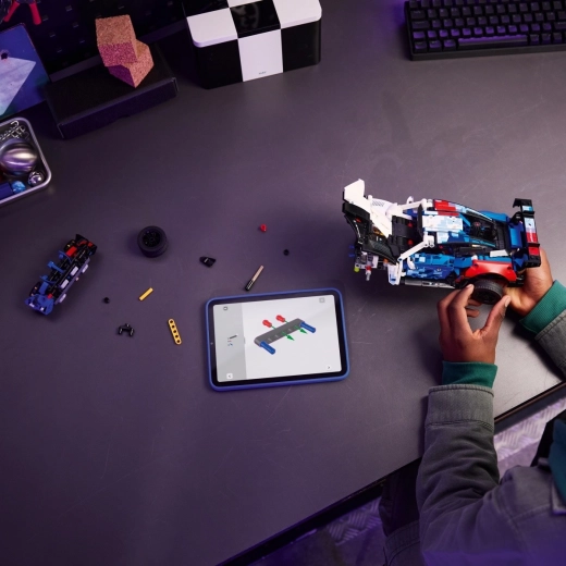 Construcție cu suport în aplicație și curse digitale