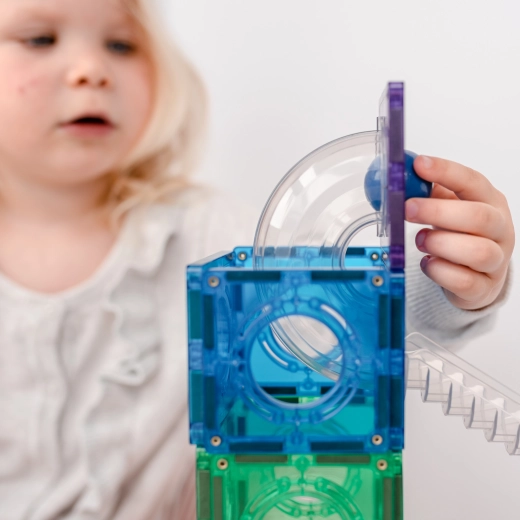 Piste transparente pentru bile – învață fizica prin joc