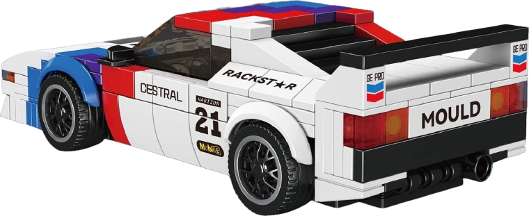 Model sport plin de detalii