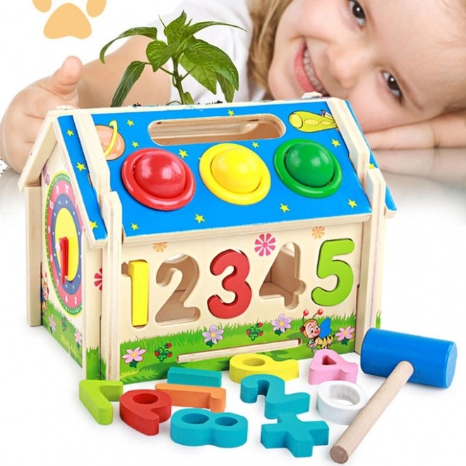 Căsuță educațională din lemn – sortator de forme și numere