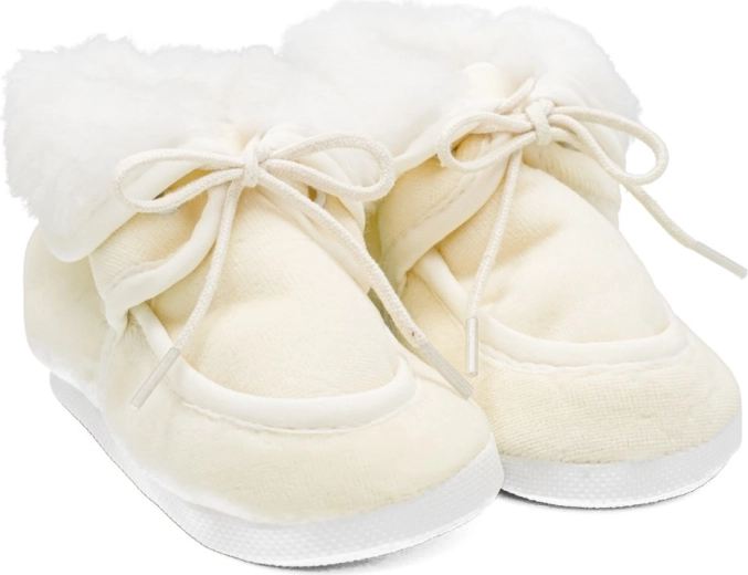 Șireturi sigure și croială confortabilă