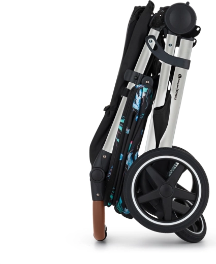 Pliare compactă și dotare bogată