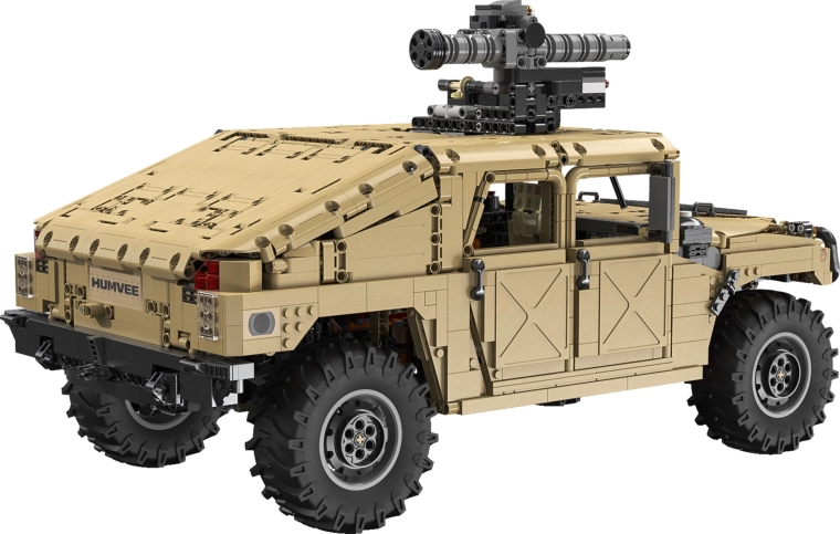 Detalii bogate la exterior și interior