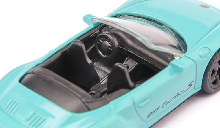 Cabriolet deschis cu interior elaborat