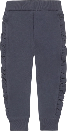 Detalii laterale cu volănașe pentru un look trendy