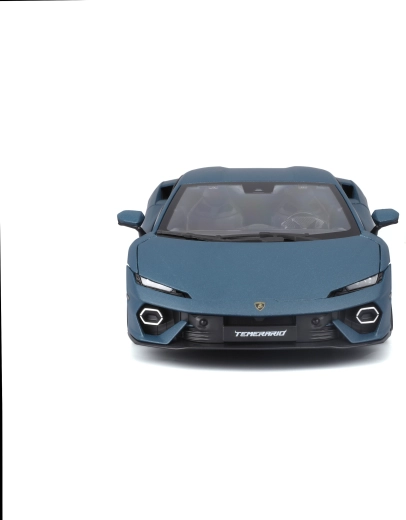 Interior detaliat și faruri realiste