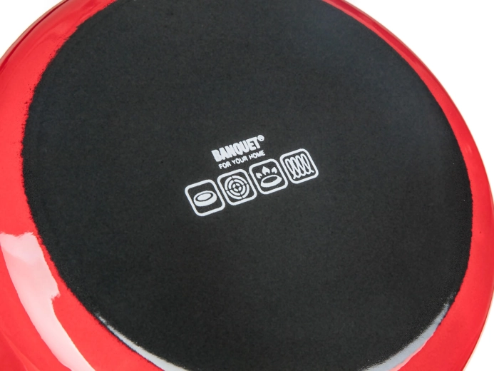 Compatibilă cu toate tipurile de plite, inclusiv inducție