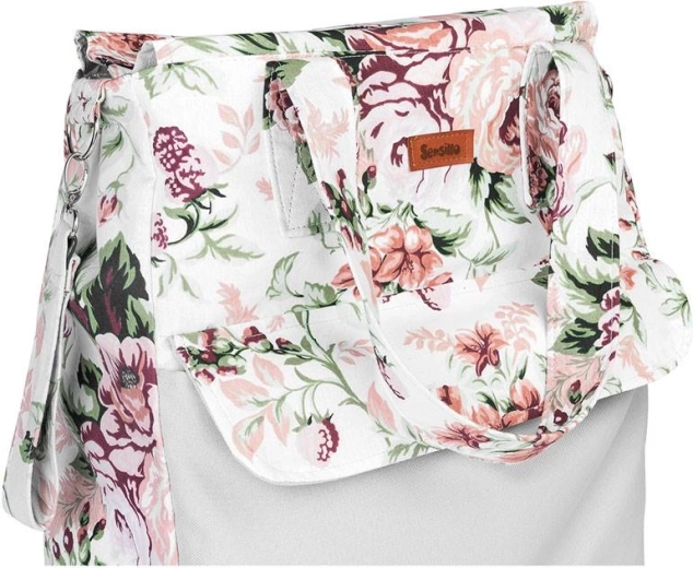 Mânere solide și posibilitatea de a o agăța pe cărucior