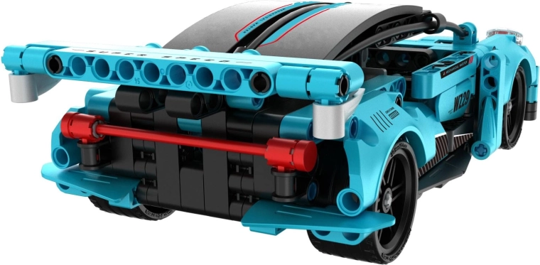 Detalii realiste și stil technic