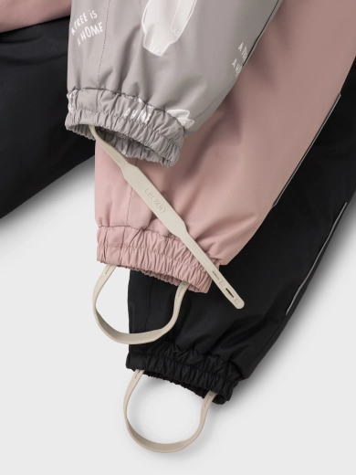 Pantalonii rămân la locul lor