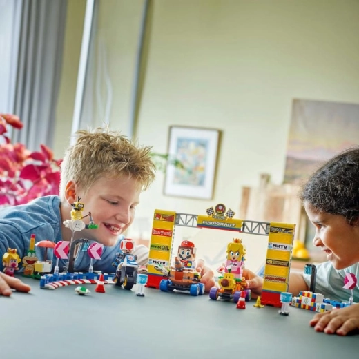 Experiență interactivă cu LEGO Super Mario