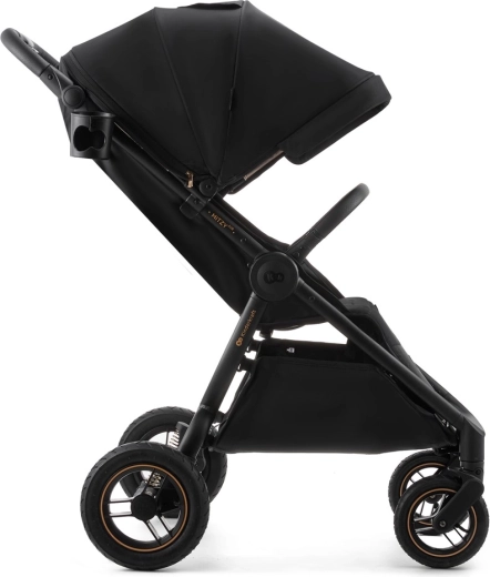 Roți pneumatice și suspensie completă pentru o plimbare lină