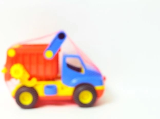 Camion basculant ConsTruck în plasă