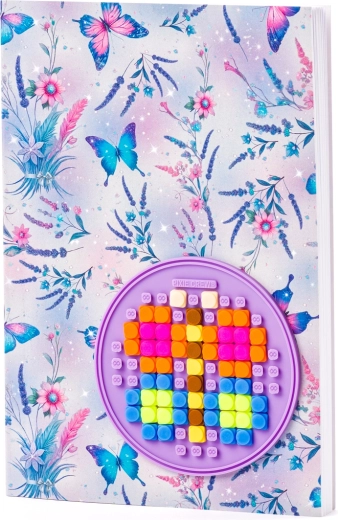 Motiv jucăuș cu fluturi, care încântă