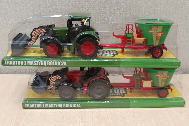 Tractor cu utilaj agricol