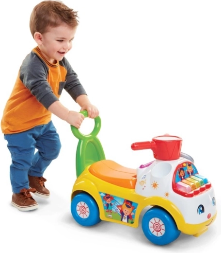 Vehicul de împins și premergător într-unul singur