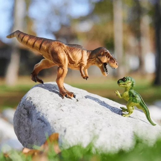 Ideală pentru lumea dinozaurilor și joaca împreună