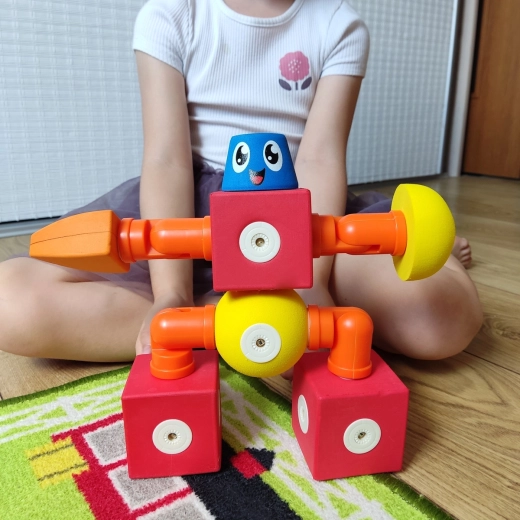 Conectare magnetică pentru structuri stabile