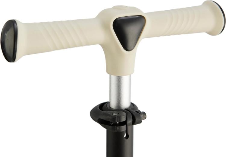 Crește odată cu copilul datorită celor 3 trepte de înălțime