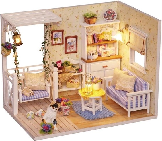 Căsuță din lemn pentru păpuși retro – model DIY cu LED, 13 cm