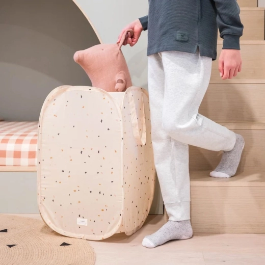 Material rezistent impermeabil din poliester reciclat