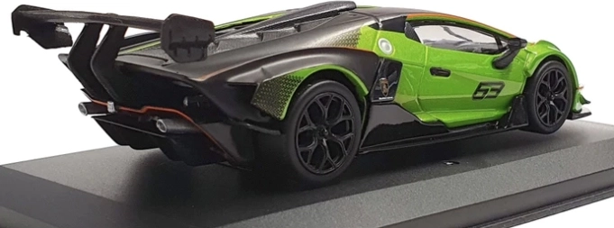 Aspect de curse fidel al modelului Lamborghini
