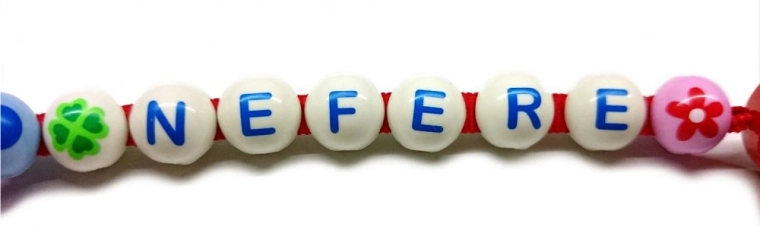 Mărgele colorate și design jucăuș