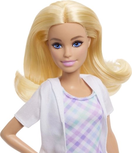 Păpușa Barbie în ținută de carieră