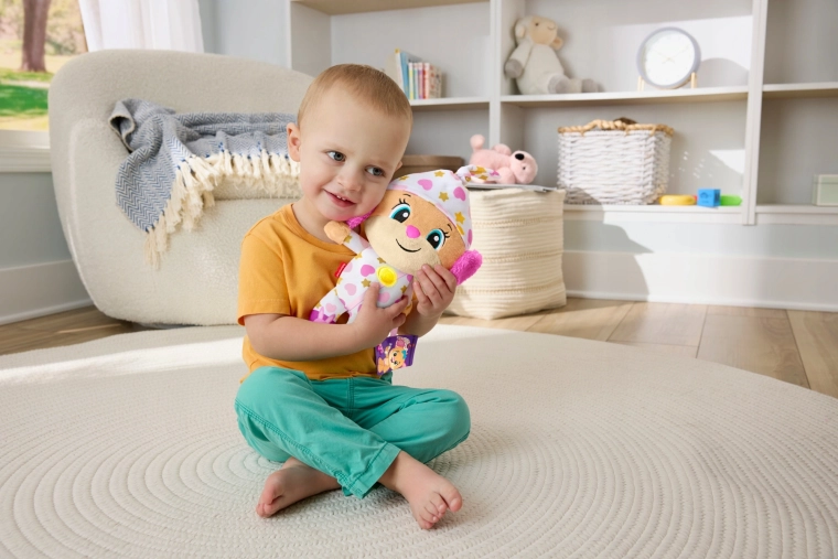 O prietenă pufoasă pentru îmbrățișat