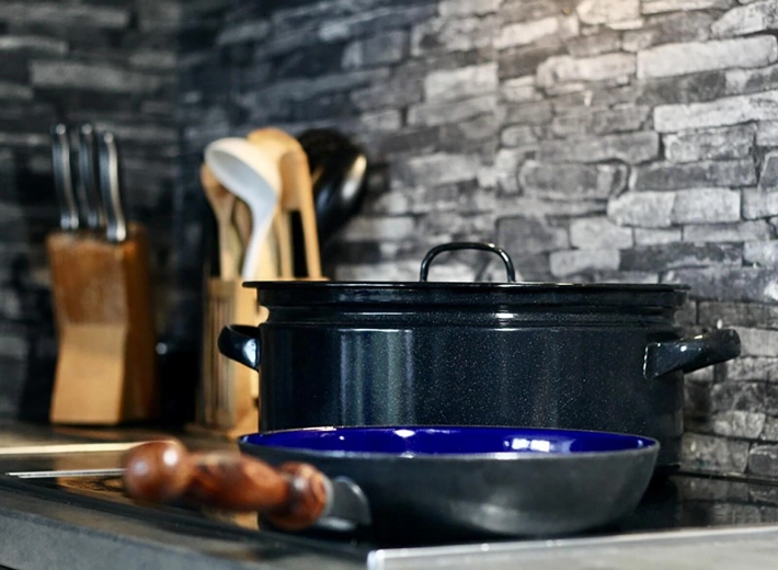 Utilizare universală pe toate tipurile de plite