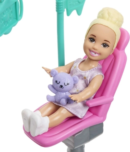 Micul pacient și accesorii distractive